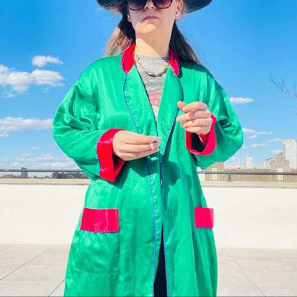 Vintage Victoria’s Secret Satin Silk Emerald Green Acid Pink Colorblack Robe - Picture 13 of 16